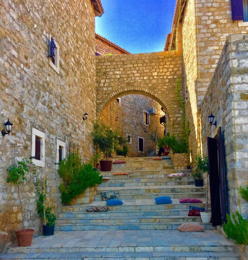 Lati * Ulcinj
